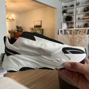 Addidas Yeezy 700 boost MNVN Laceless Analog